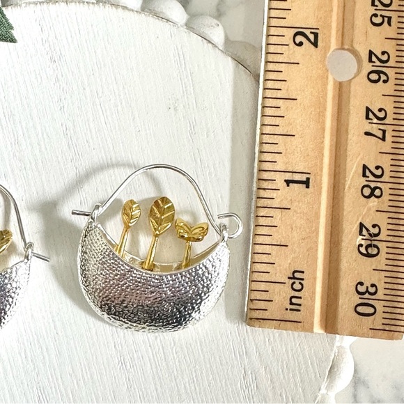 2/$30🌵 Garden Tote Plants Earrings Silver & Gold Butterfly Leaf Delicate NEW - Picture 10 of 11